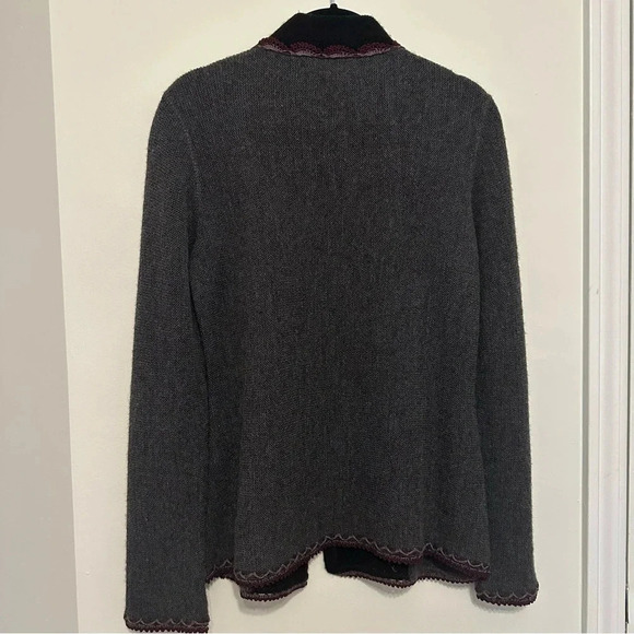 Alpaca Embroidered and Beaded Cardigan with metal clasps size small hand made - Picture 9 of 10